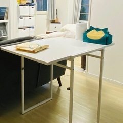 折りたたみ式白テーブル（12/14まで取引）の画像