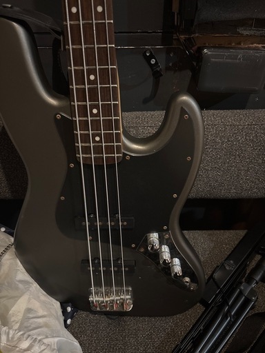値下げ！Squier Standard Jazz Bass