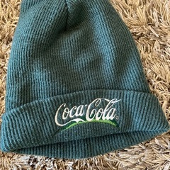 ビーニー2枚と帽子の画像