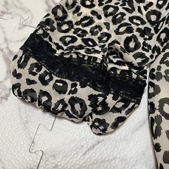 ヒョウ柄 トップスの画像