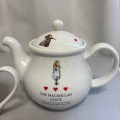 ティーポットとマグカップの画像