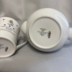 ティーポットとマグカップの画像