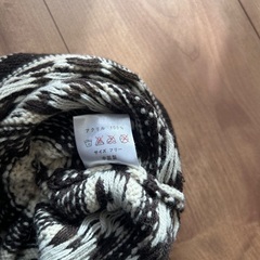 幾何学模様ポンポン付き帽子　フリーサイズの画像