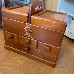 アンティーク小物入れの画像