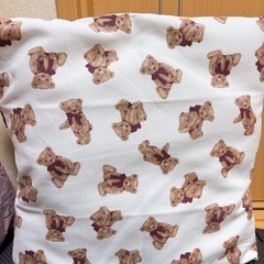 クマ柄クッション