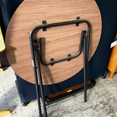 I2512-188 折りたたみテーブル 丸 キズあり 中古の画像