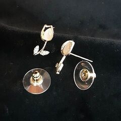 新品★　猫目石のピアス　チューリップ型の画像