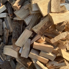 薪、焚き付け、小割りの画像