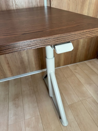 IKEA イドーセン　昇降机