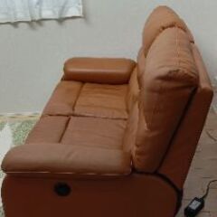 引取りのみ！ニトリ 本革厚革 電動リクライニングソファ 二人掛けの画像