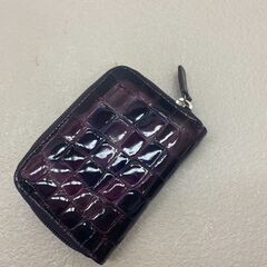 COCCO FIORE スピッツォ ウォレット 9170170 コッコフィオーレ パープル 財布 折り財布 クロコ型押し エナメル (E3779skaYM)の画像