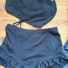 レディース水着4点セットとラッシュガード1枚の画像