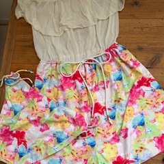 レディース水着4点セットとラッシュガード1枚の画像