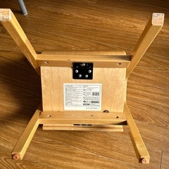 子ども用木製椅子の画像