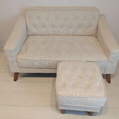 美品☆2人掛けファブリックソファ オットマン付き ベージュの画像