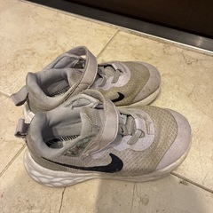 女児スニーカー4足譲ります　15センチ、16センチ、17.5センチの画像