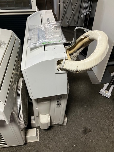 A2512-191 Panasonic ルームエアコン CS-EX252D 2022年製 リモコンあり 8〜10畳 フィルター要清掃 
