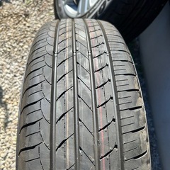 アルファード30系　後期　純正タイヤ　215/65/r16
の画像