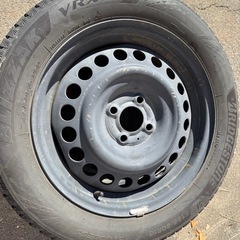 ◎スタッドレスタイヤ ホイル付  ブリヂストン VRX3　185/60/16 日産ノートで使用の画像