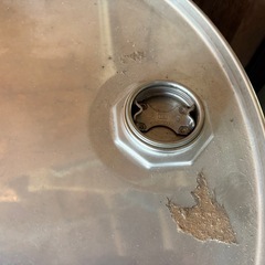 残り１本　
ステンレス製のドラム缶の画像