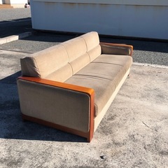 定型文には返信しません　3人掛けソファの画像