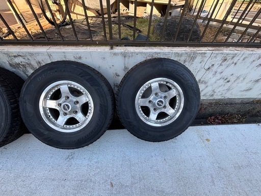 取引中　激安出品！名古屋発　ランクル100  MUDRAKERアルミ　ダンロップスタッドレスタイヤ275/70R16  4本セット　引