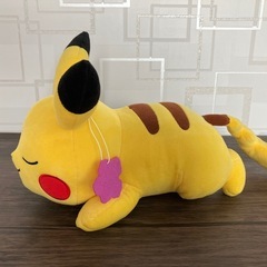 《美品》ピカチュウぬいぐるみ（長さ約25cm）の画像