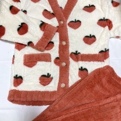 新品　ルームウェア　もこもこ　パジャマ　苺 フリース　あったか　部屋着　XLの画像