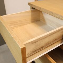 タモ材を使用した無印良品(MUJI)の木製6段ワイドチェストです。ナチュラルな質感と明るい色合いはシンプルでオシャレ♪ハイタイプで収納力もあるので2人暮らしにもおススメのタンスです！の画像