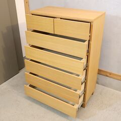 オーク材を使用した無印良品(MUJI)の木製6段ワイドチェストです。ナチュラルな質感と明るい色合いはシンプルでオシャレ♪ハイタイプで収納力もあるので2人暮らしにもおススメのタンスです！の画像