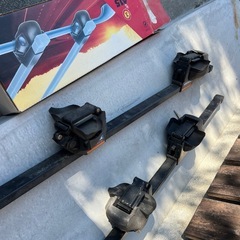 THULE 415ルーフレール用ベースキャリアとバーのセットの画像