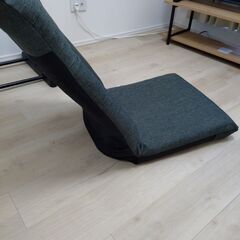 購入したばかりの折り畳み座椅子(アイリス)、折り畳みマットレス(ニトリ)の画像