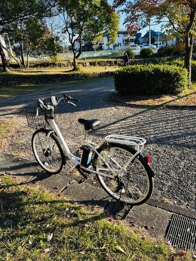 電動自転車 / ホワイト / 8.5Ahバッテリー / 40km走行可能