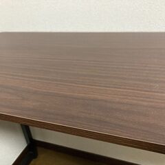 パソコンデスクの画像