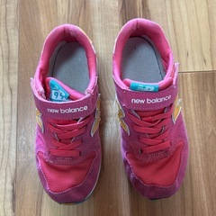 ニューバランス キッズ スニーカー 女の子 の画像