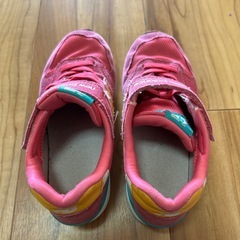 ニューバランス キッズ スニーカー 女の子 の画像