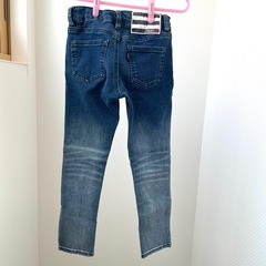 女の子の130cmデニムパンツです。の画像