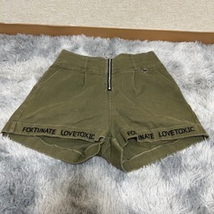 キッズ　女の子　半ズボン　オレンジ　グリーンの画像