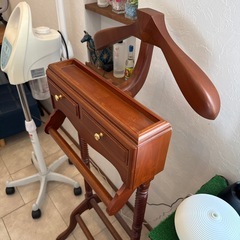 アンティークハンガーと小物入れ
の画像