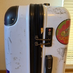 スーツケースMサイズ【破損なし】の画像