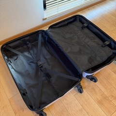 スーツケースMサイズ【破損なし】の画像