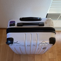 スーツケースMサイズ【破損なし】の画像