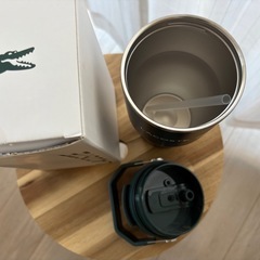成約済_【新品】【売ります】LACOSTE ラコステ 水筒 モスグリーン の画像