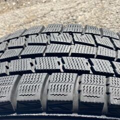 ①スタッドレス コンパクトカー なんでも使えます‼️ 185/65R15 東北東北6県無料配送対応‼️爆安‼️最終値下げ　超超超バリ溝❗ 国産 ダンロップ製‼️ アルミ付き 国産 タイヤ !!　スタッドレス の画像