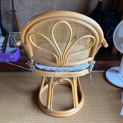 天然籐　回転座椅子の画像