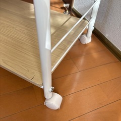 便利な車輪付きワゴン　の画像