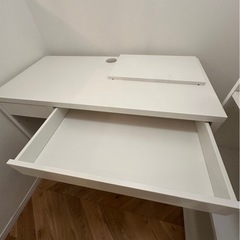 IKEAの人気机　MICKEの画像