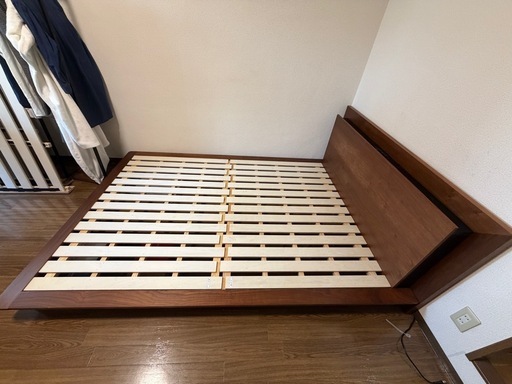 取引中　ダブルベッド　フレーム　宮つき