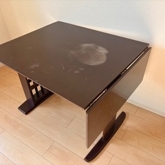 ダイニングテーブルの画像