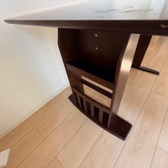 ダイニングテーブルの画像